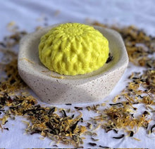 Load image into Gallery viewer, Moisturize &amp; Strengthen: Mango-Turmeric-Pumpkin Shampoo Bar