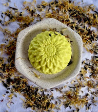 Load image into Gallery viewer, Moisturize &amp; Strengthen: Mango-Turmeric-Pumpkin Shampoo Bar