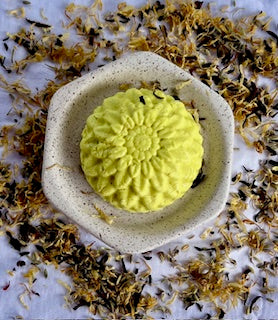 Moisturize & Strengthen: Mango-Turmeric-Pumpkin Shampoo Bar